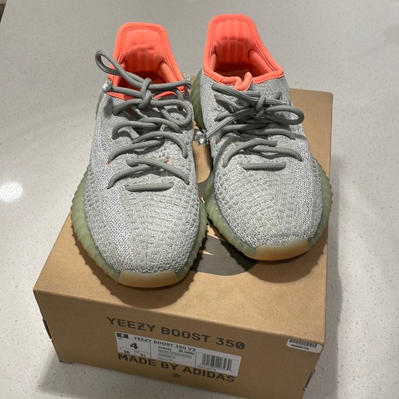 Yeezy sneakers - Picture 1 of 5